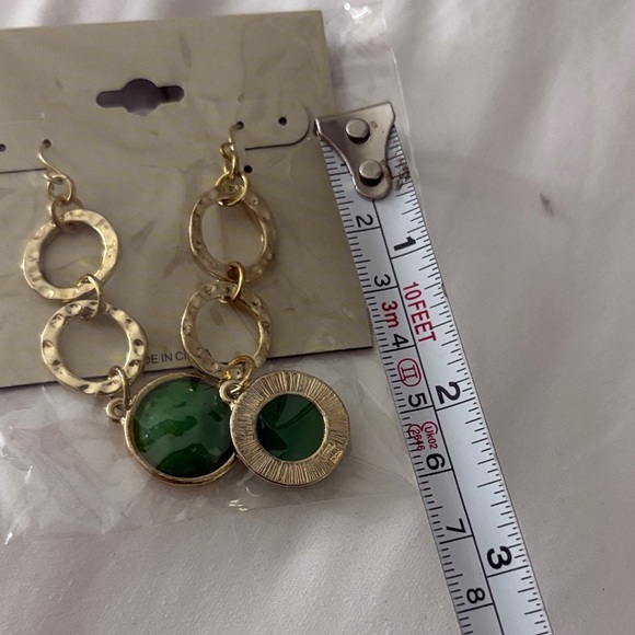 Elegant Gold and Green Women's Bracelet - Picture 2 of 2